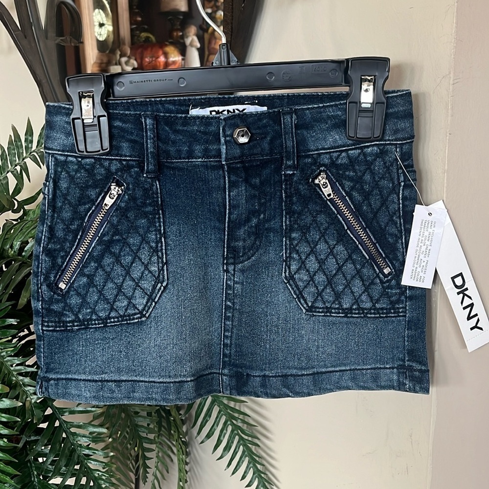 Brand New DKNY Medium Wash Blue Jean Skirt w/ Zippered Pockets Adjustable Waist